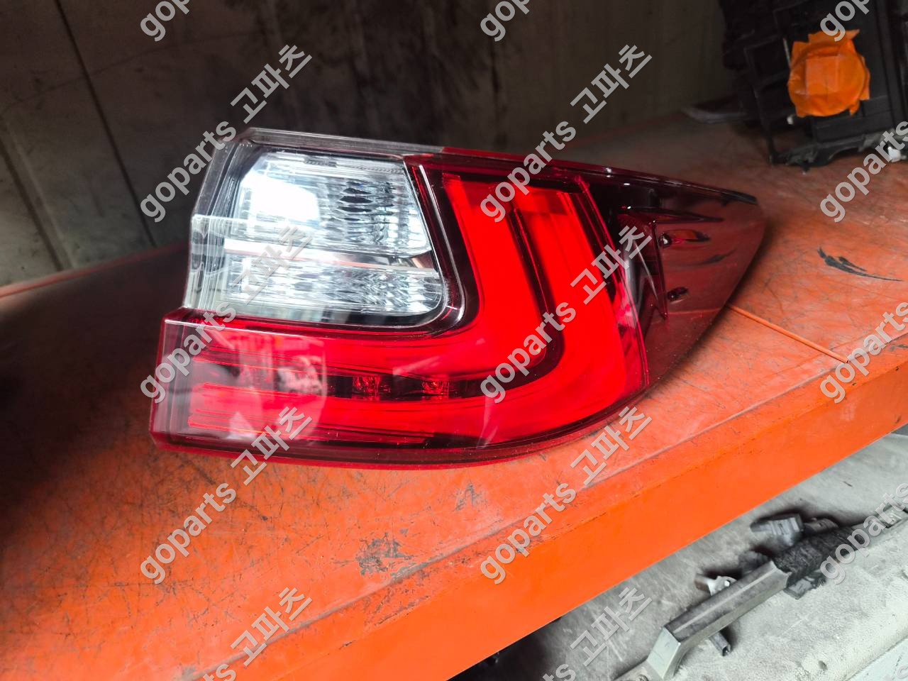 렉서스 ES 6세대 후반기 조수석 후미등 상세사진 2