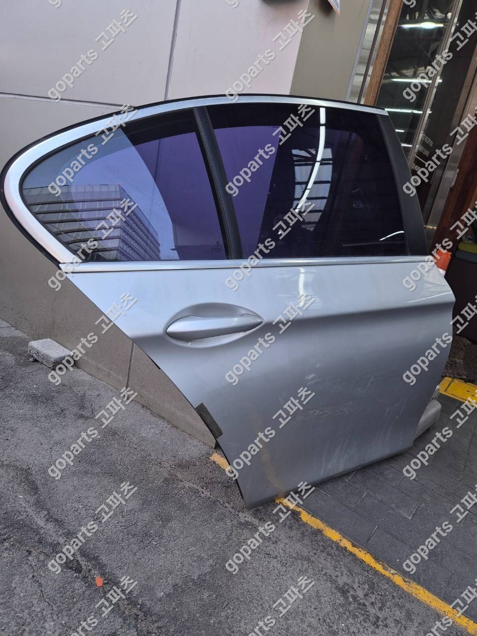 BMW 5시리즈 F10 조수석 뒷문 중고부품 상세사진 2