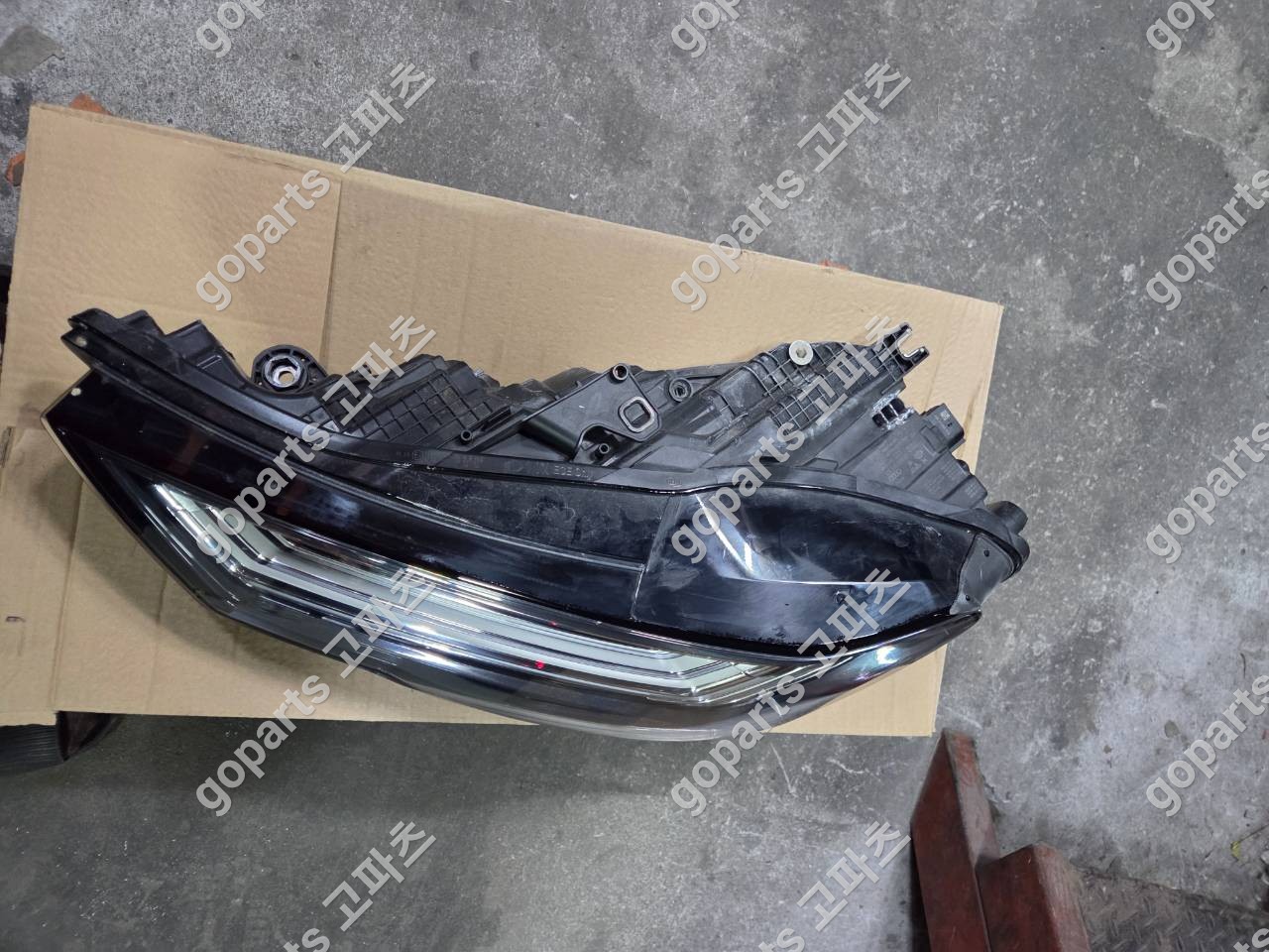 아우디 A6 C8 4K 운전석 헤드라이트 4K0941035 상세사진 4