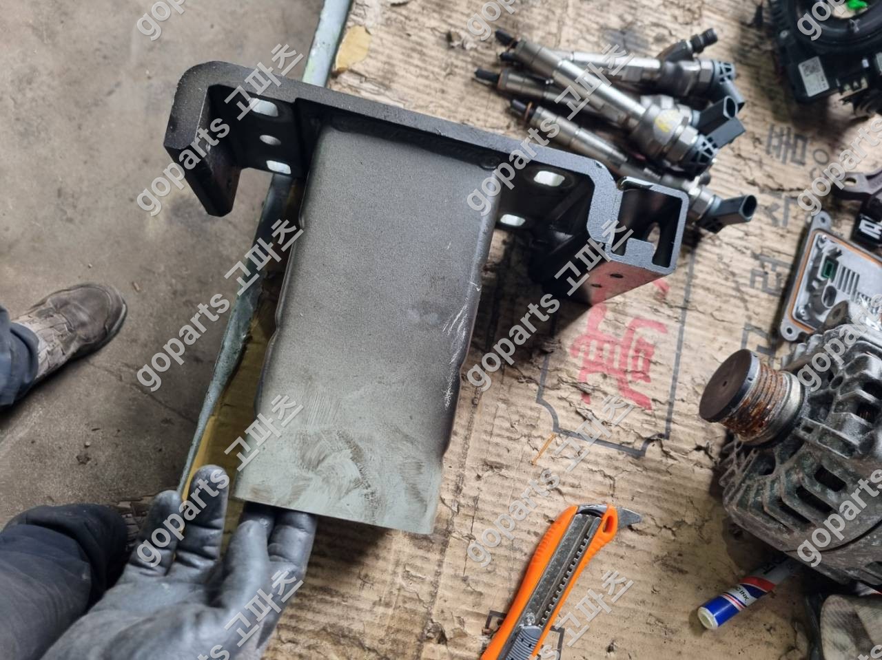 랜드로버 레인지로버 보그 L405 프론트레일 브라켓 운전석 앞 전면 상세사진 2