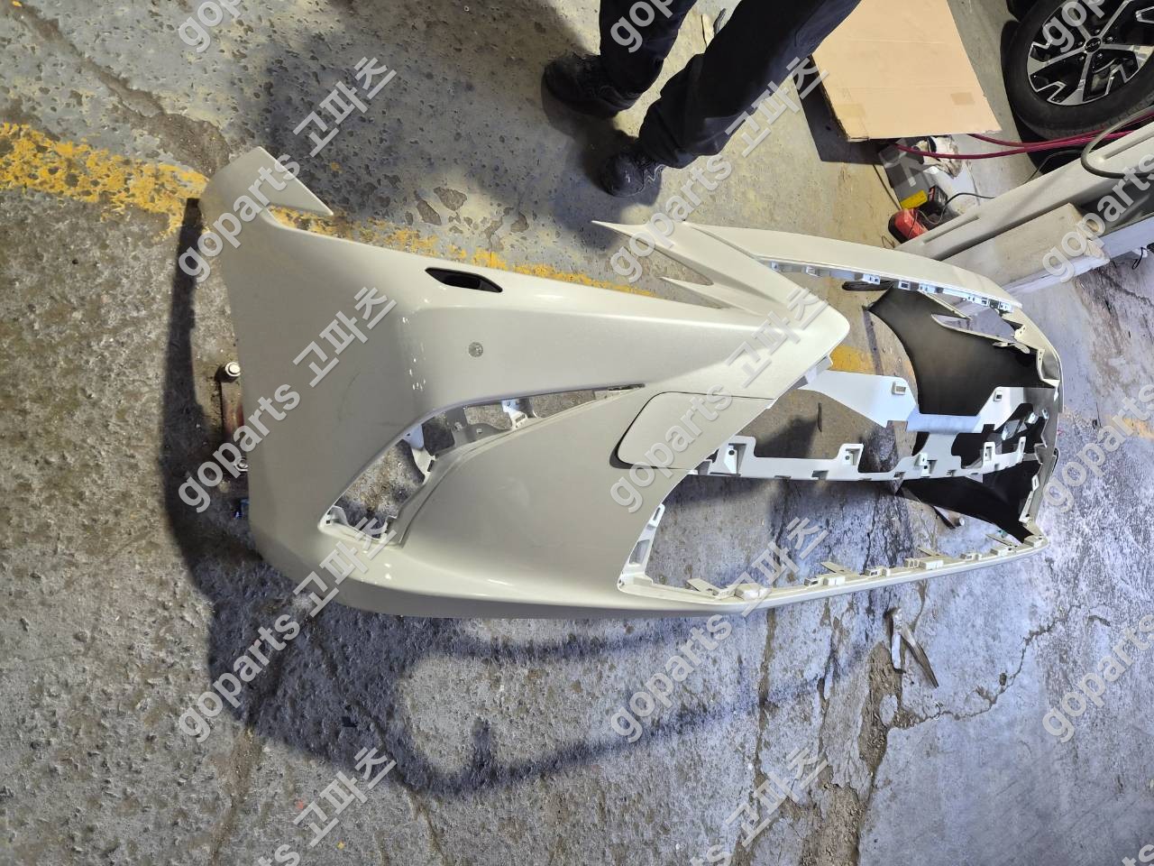 렉서스 ES 7세대 후반기 전범퍼 (물노즐 타입) 상세사진 2