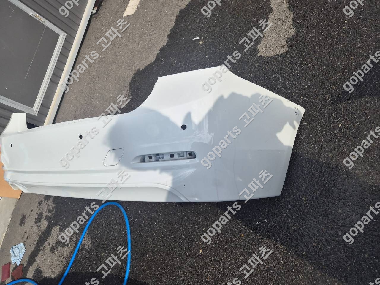 BMW 3시리즈 F30 후범퍼 (2015-2018 후반기) 상세사진 2