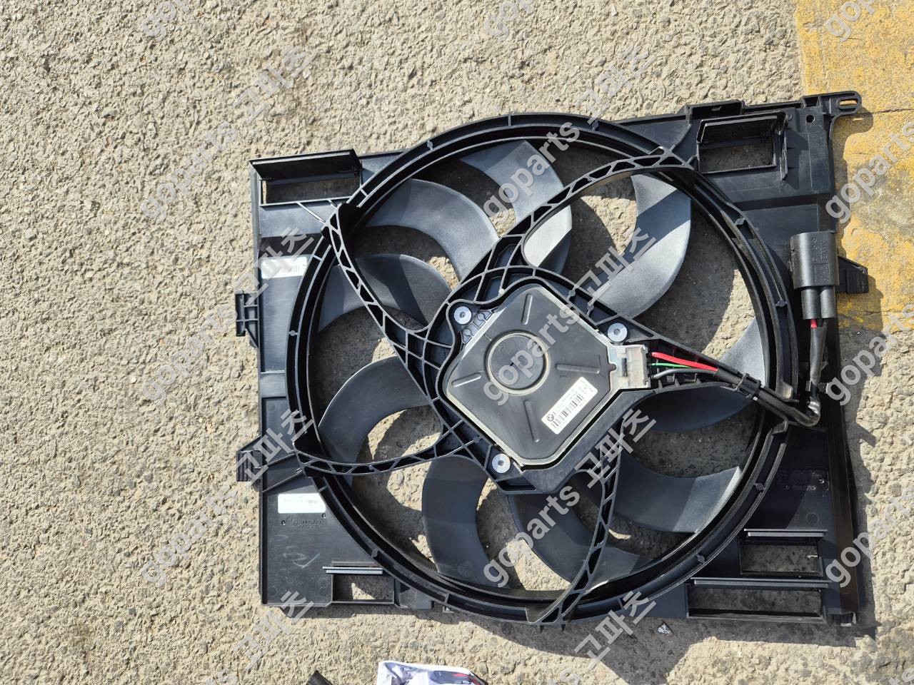 BMW F30 3시리즈 엔진 라디에이터 냉각팬 상세사진 2