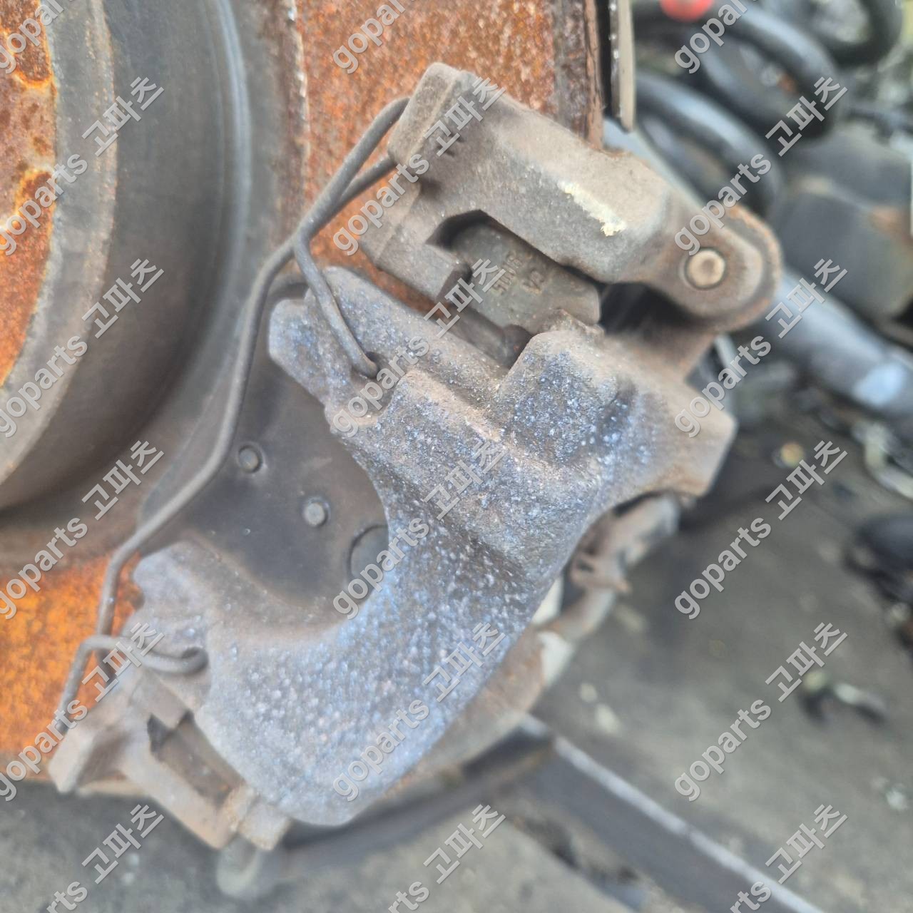 랜드로버 이보크 디스커버리스포츠 운전석 후면 리어 브레이크 전자식 파킹 브레이크 모터 포함 앗세이 상세사진 2