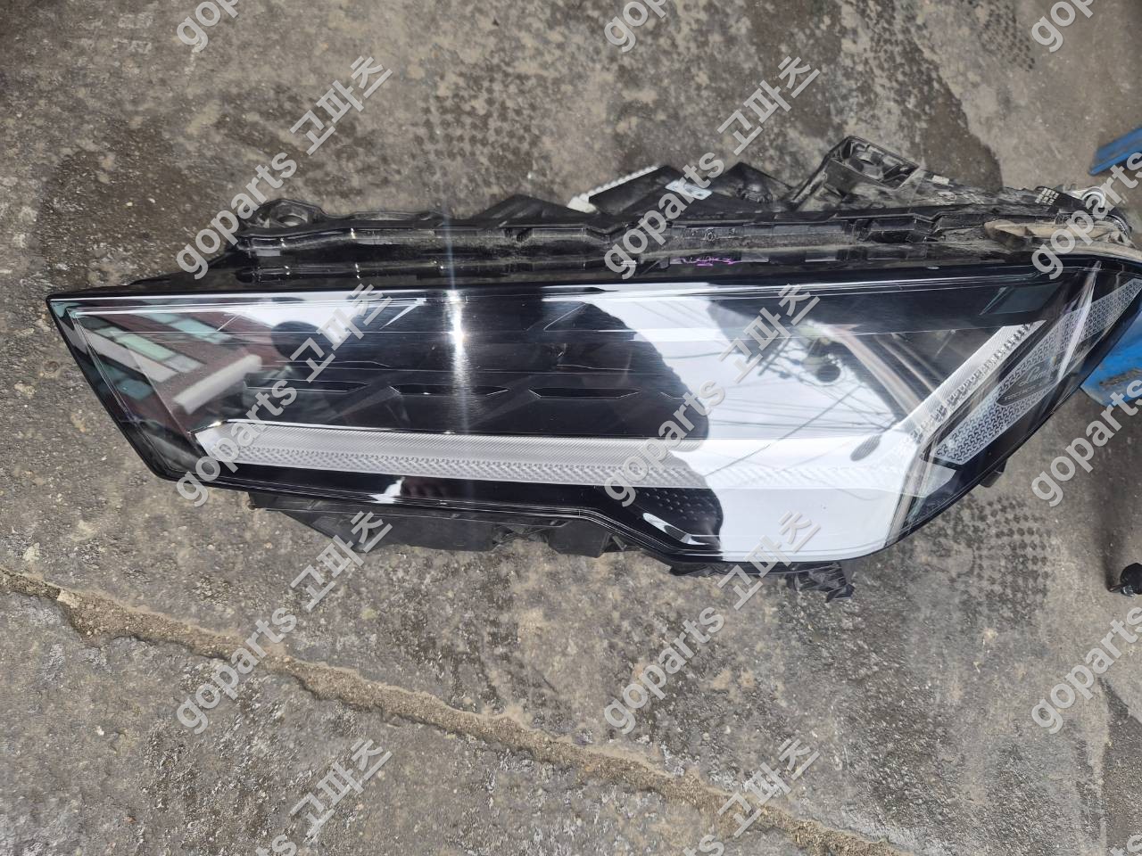 람보르기니 우루스 운전석 헤드라이트 교체: 전반기 모델 완벽 수리 납품 후기