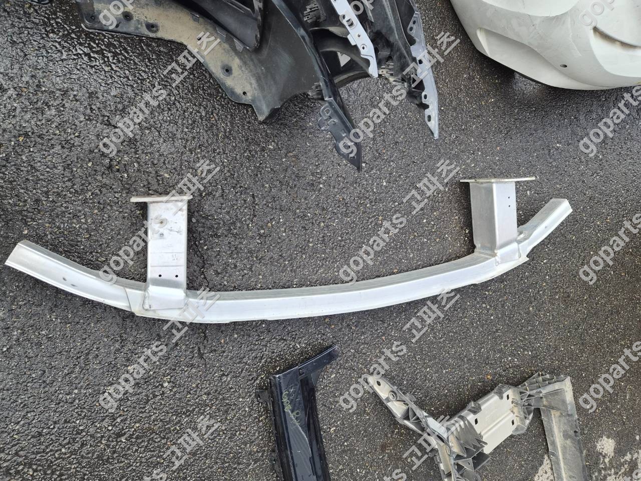 아우디 A6 C8 4K 전레일 앞래일 프론트레인포스먼트 전면캐리어레일바 4K0807109 상세사진 3