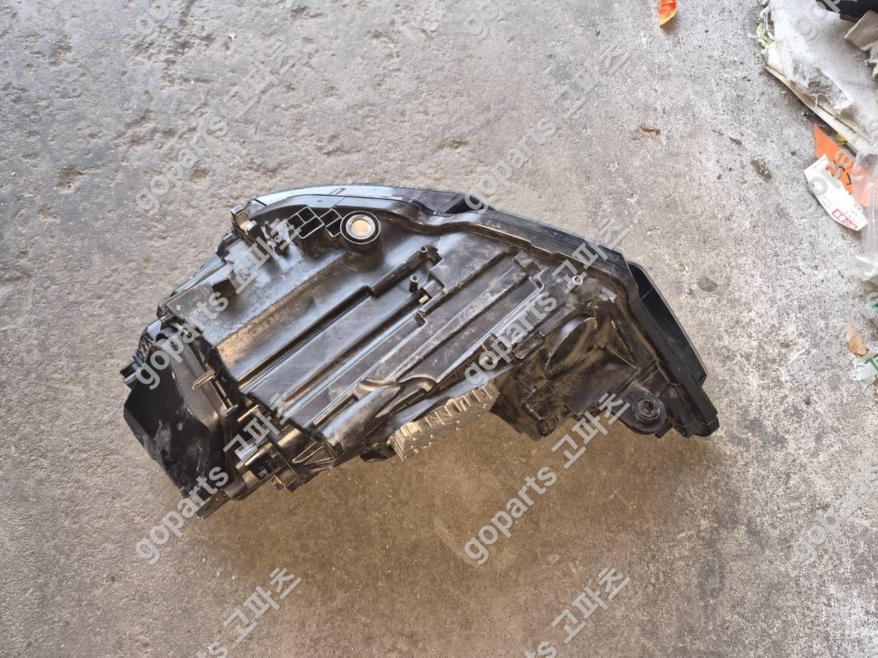 아우디 A6 C8 4K 조수석 헤드라이트 4K0941040 상세사진 3