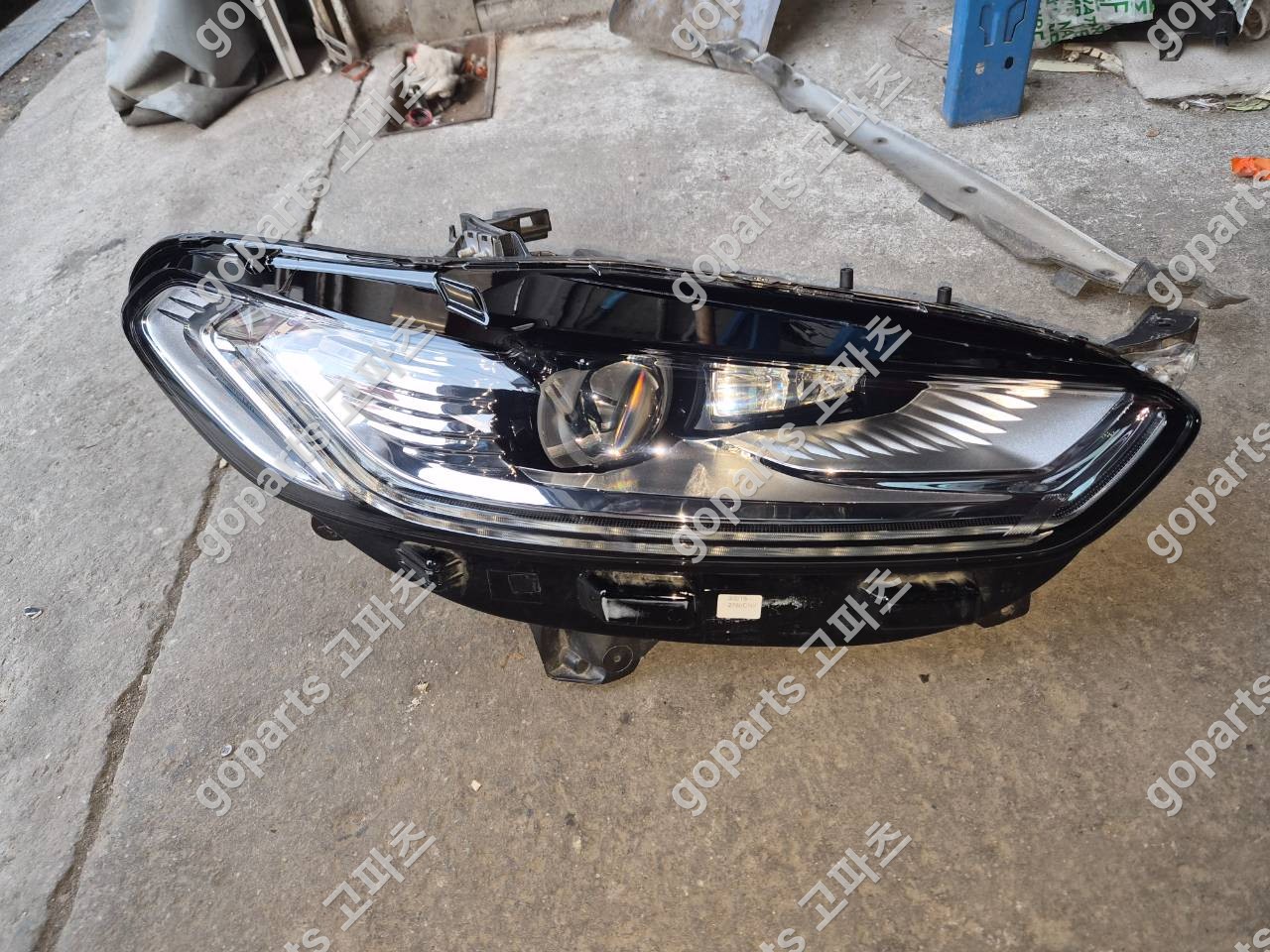 포드 몬데오 4세대 중고 헤드라이트 ES73-13D154 500,000원