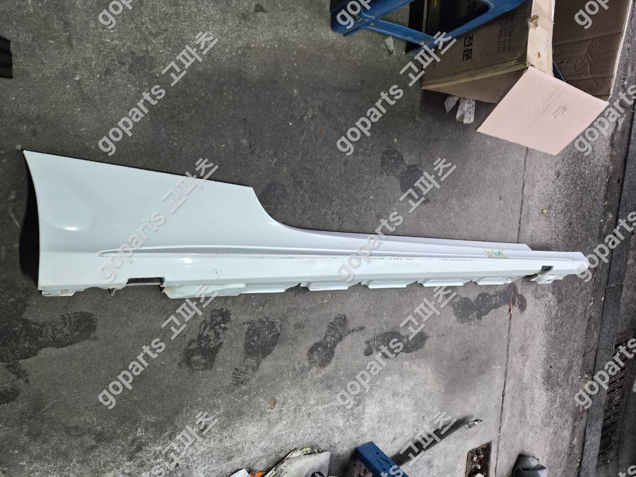 벤츠 C클래스 C205 조수석 사이드스태프스테프스탭스탭스커트스컷락커패널몰딩록커페널 AMG라인 상세사진 3