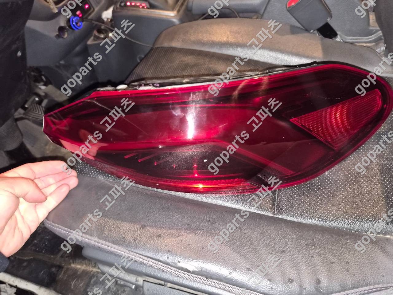 BMW X6 G06 조수석 리어 테일라이트 7421114 상세사진 3