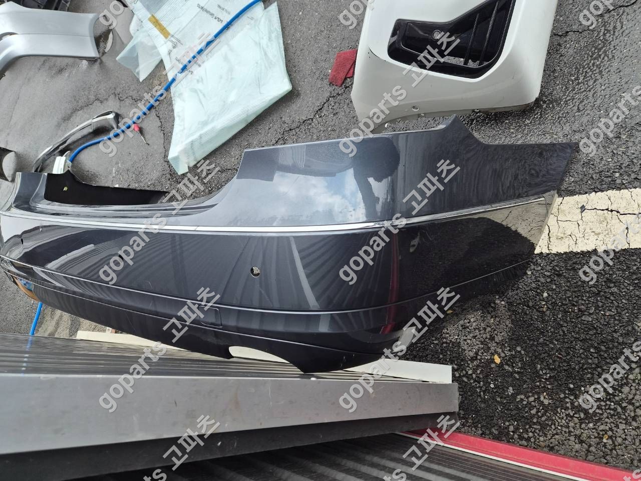 벤츠 E클래스 W212 후범퍼 상세사진 3