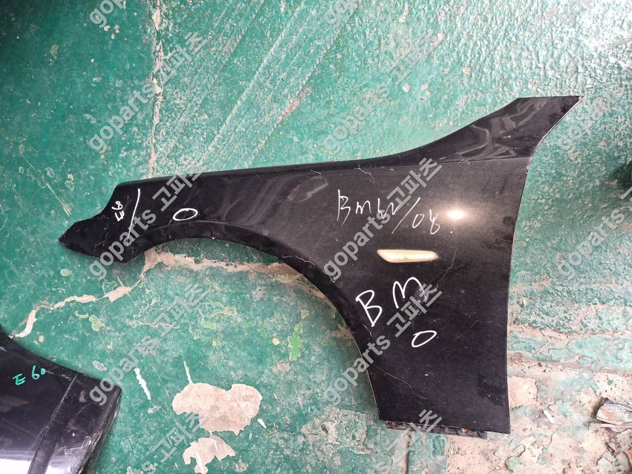 BMW 5시리즈 E60 운전석 전휀더 상세사진 3