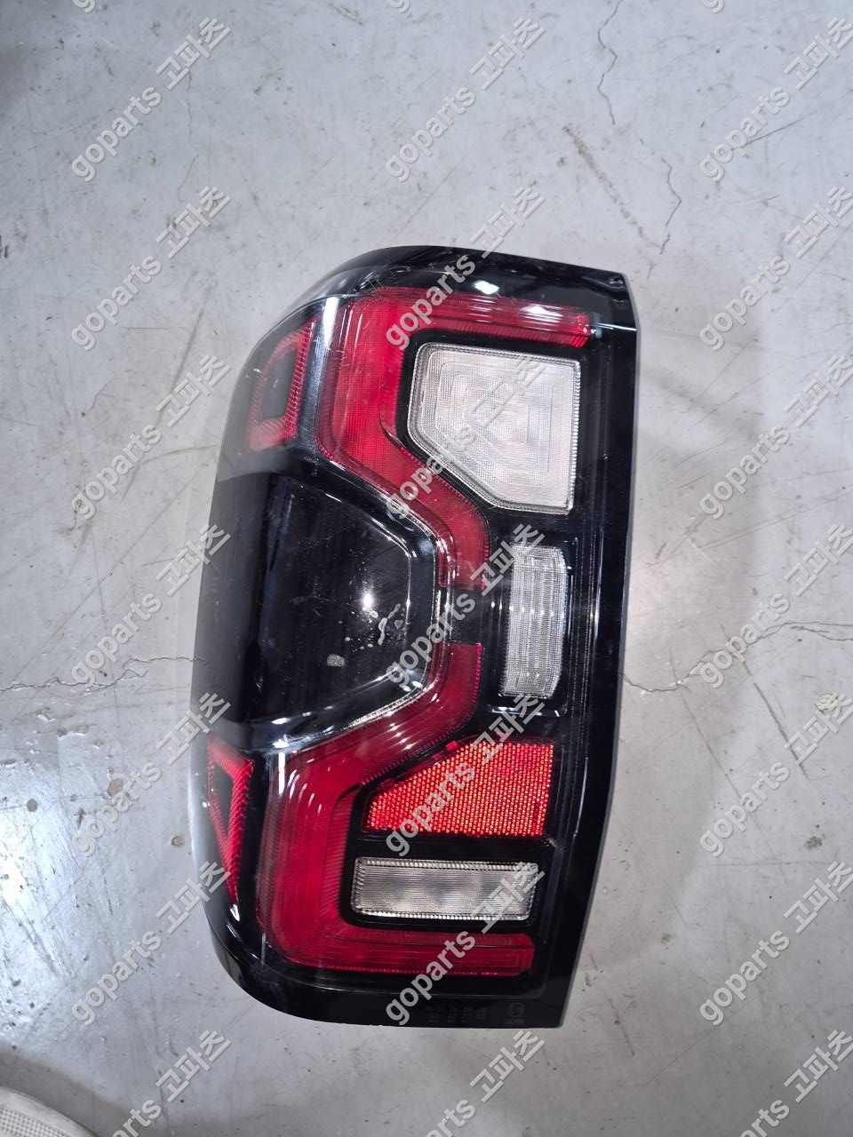 포드 레인저 랩터 중고 후미등 운전석 N1WB 13097 EF 300,000원