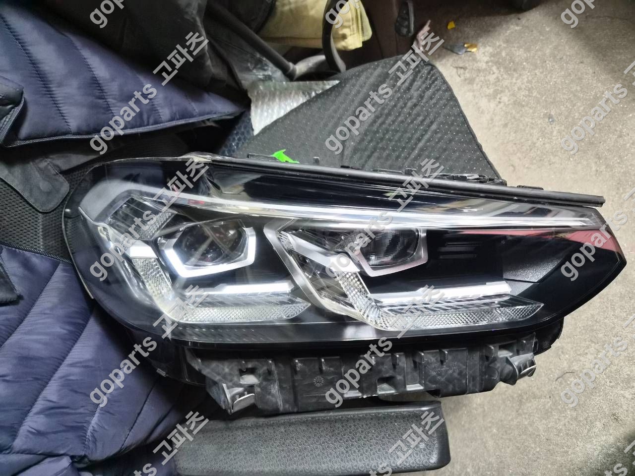 BMW X3/X4 G01/G02 중고 조수석 헤드라이트 LED 5A29204 500,000원