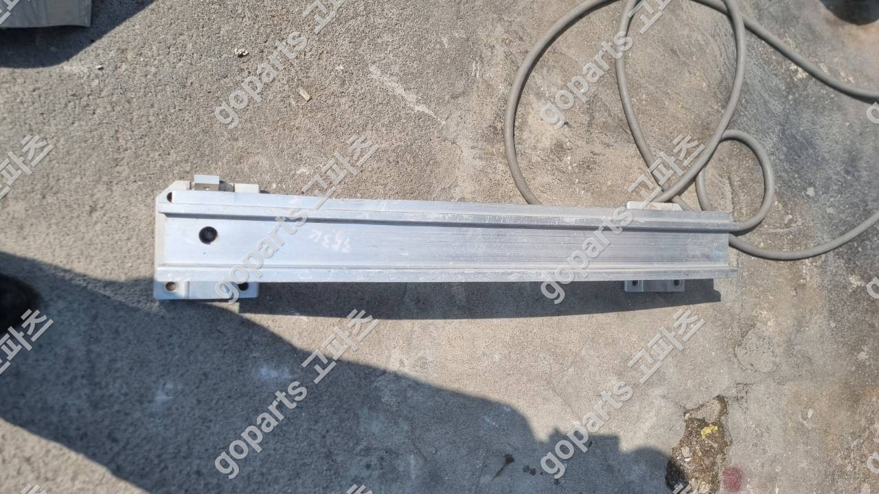 벤츠 GLS W167 중고 뒷레일 20만원