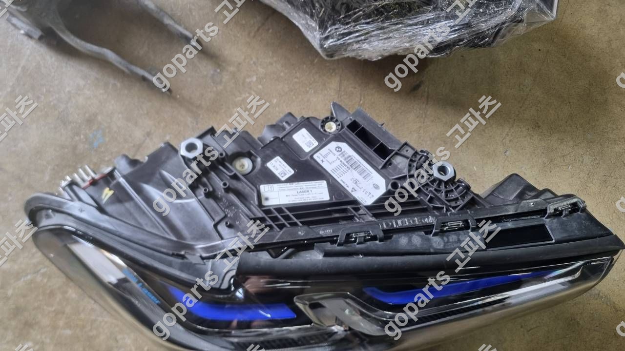 BMW 5시리즈 G30 조수석 레이저 헤드라이트 5A388D6-03/04 상세사진 2