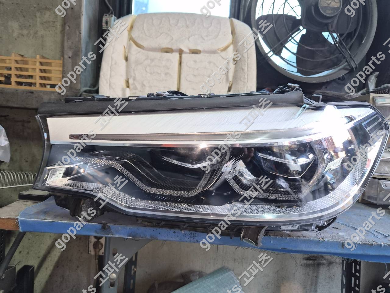 BMW 5시리즈 G30 중고 운전석 헤드라이트 7214961-03 350,000원