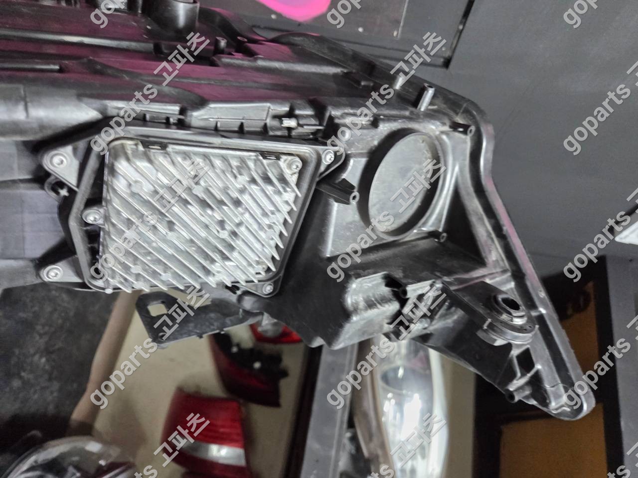 아우디 A6 C8 4K 조수석 헤드라이트 4K0941040 상세사진 3