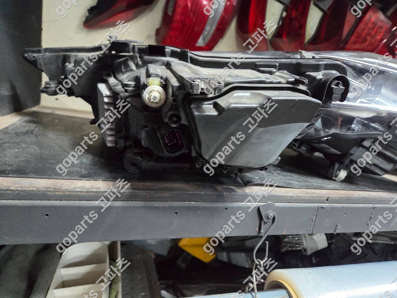 아우디 A6 C8 4K 조수석 헤드라이트 4K0941040 상세사진 6