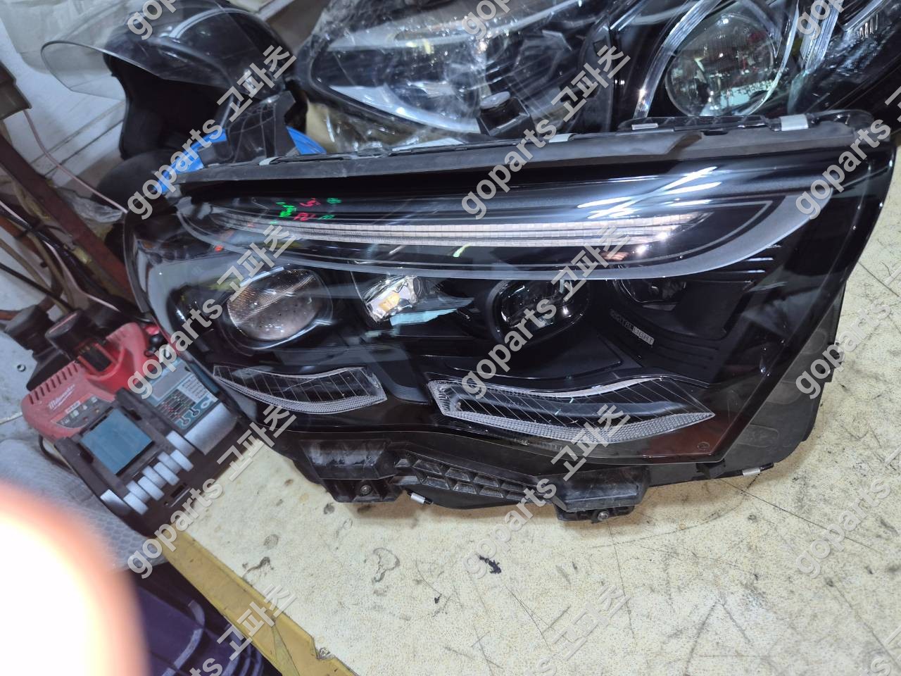 벤츠 E클래스 W214 조수석 헤드라이트 A2149066202 중고 600,000원