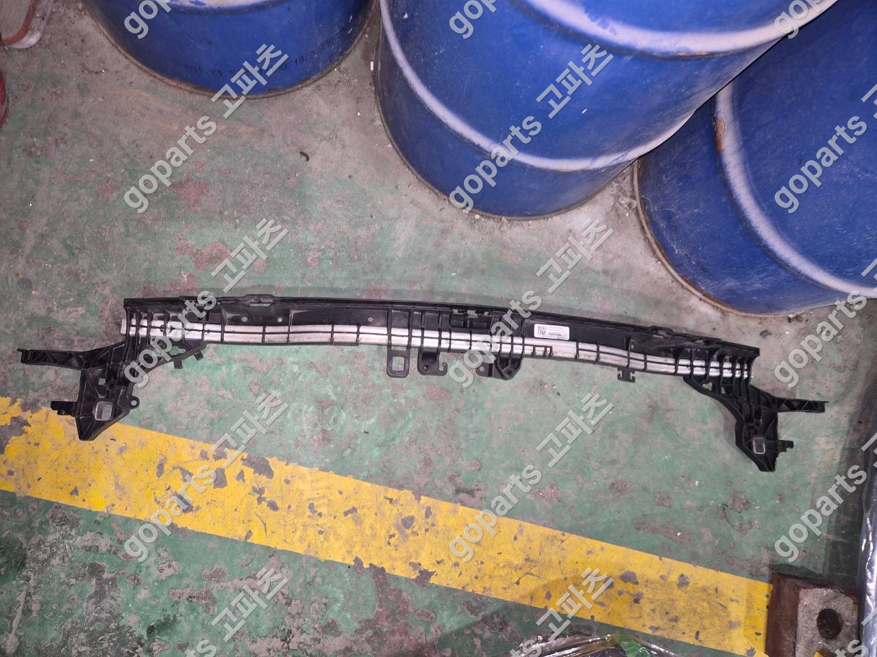 벤츠 W213 W238 라디에터상단어퍼상판넬지지쫄대 A2136201701 중고 100,000원