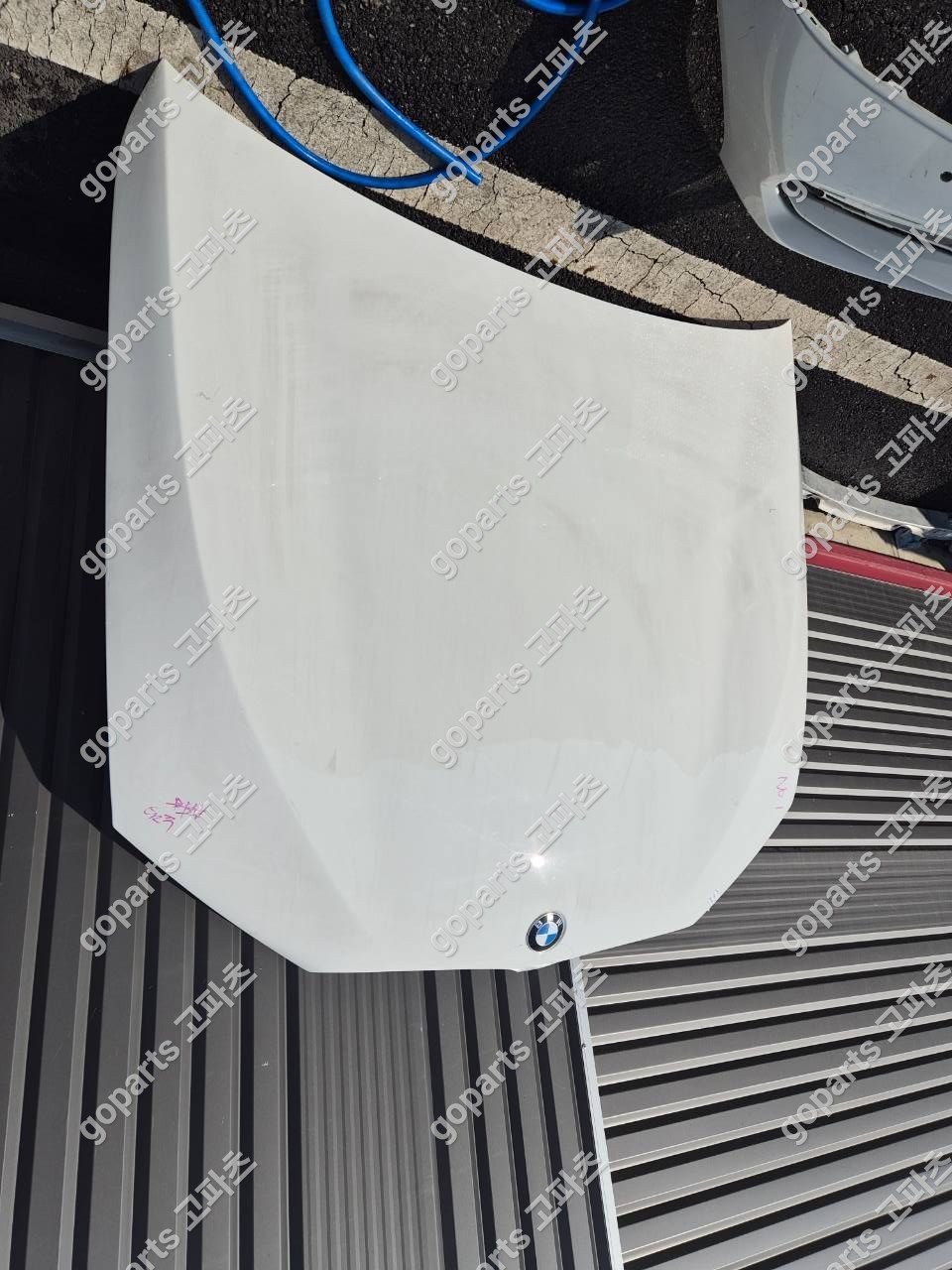 BMW 5시리즈 G30 본넷 상세사진 2