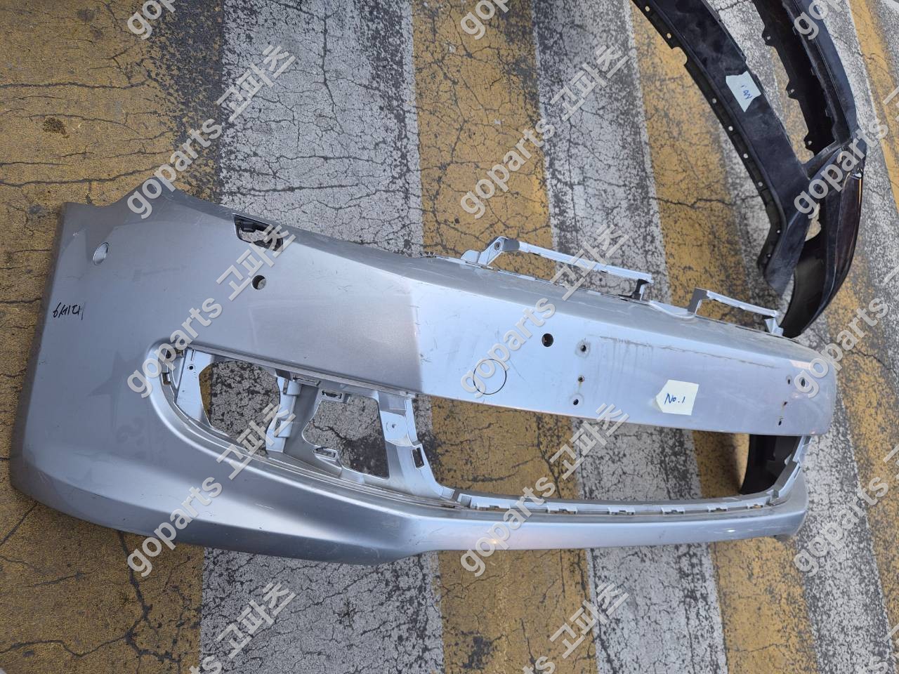 폭스바겐 골프 6세대 흰색 전범퍼 상세사진 3