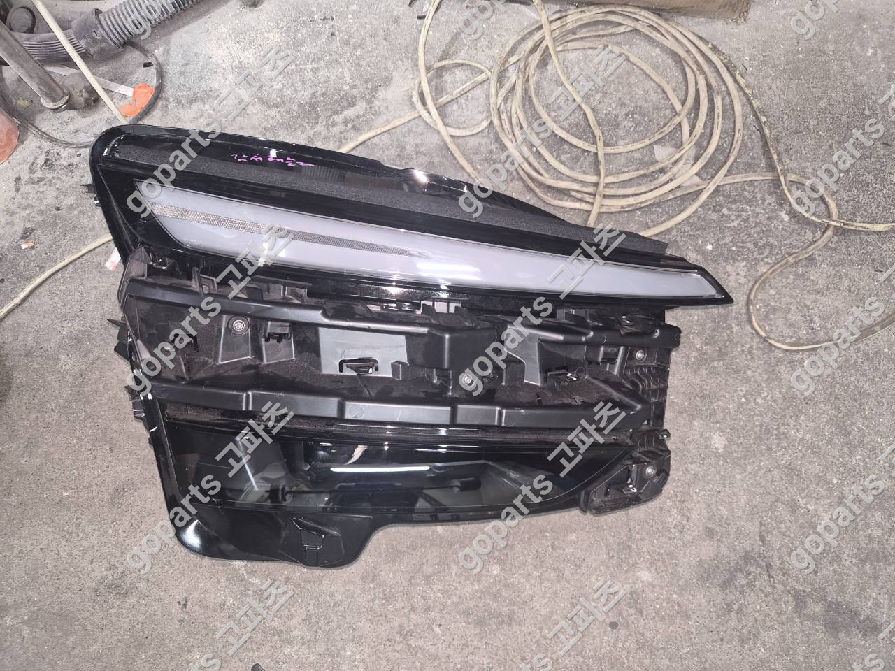 테슬라 모델 Y 중고 헤드라이트 1918351-00-d 600,000원