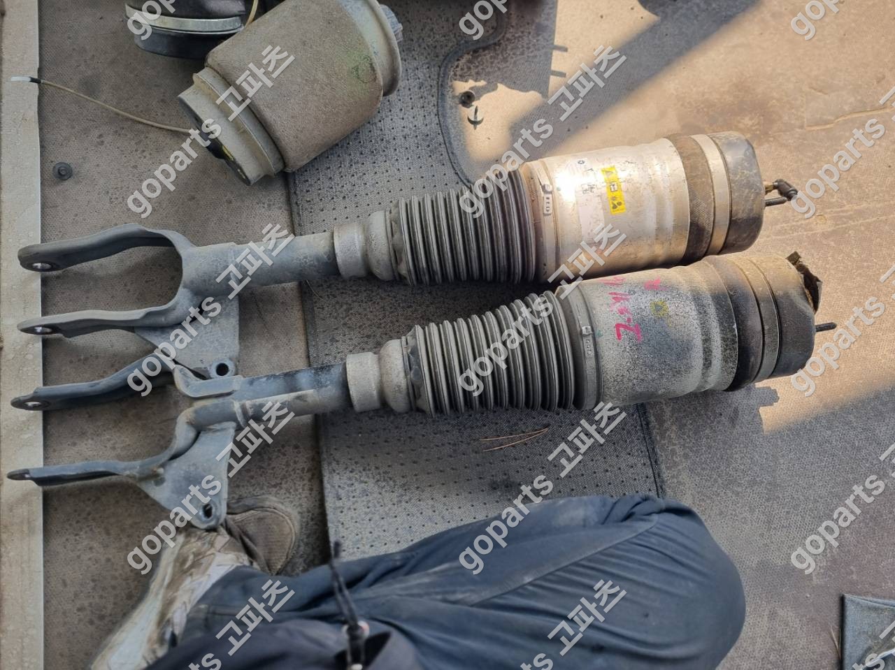 지프 그랜드체로키 WK 쇼버/에어서스펜션 상세사진 2