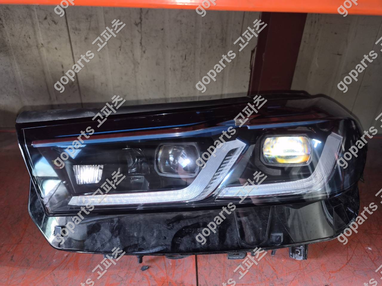 BMW 6GT G32 중고 헤드라이트 5a38905-04 600,000원