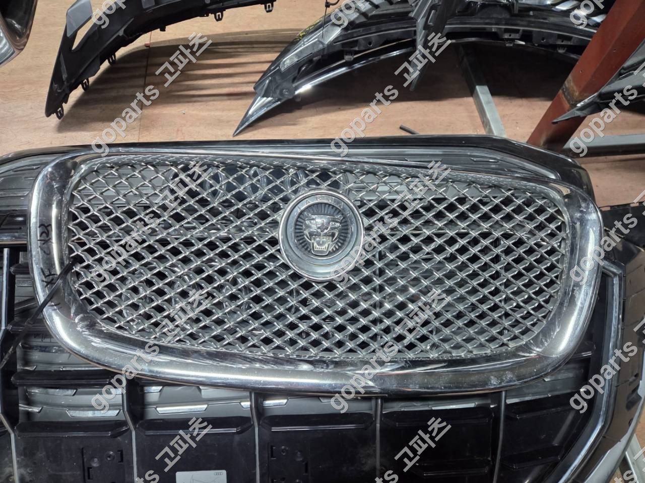 재규어 Xf 중고 전면그릴 Cx2m-8a100 200,000원