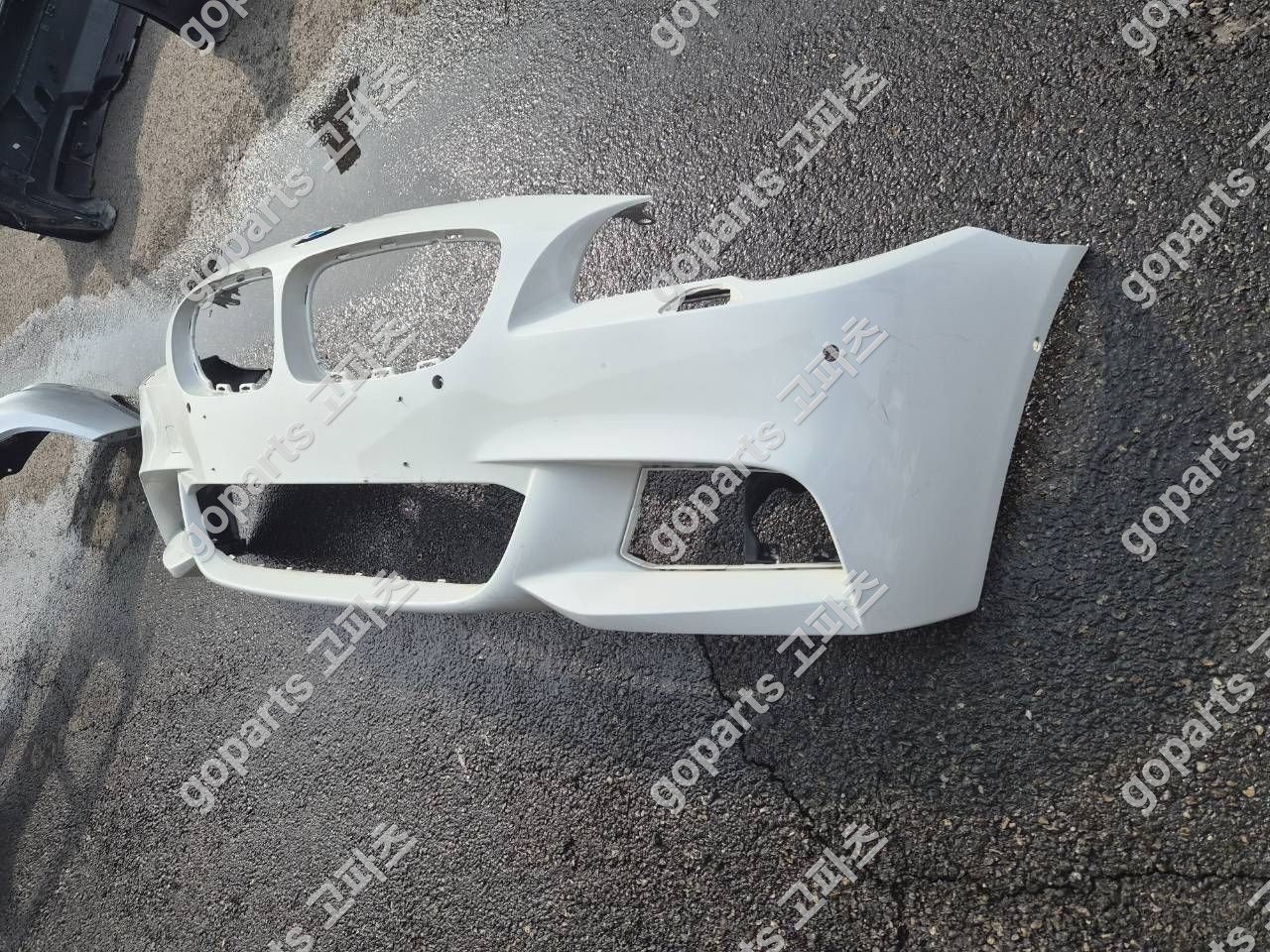 BMW F10 5시리즈 M스포츠 전범퍼 (사이드 카메라, 서라운드 뷰 타입) 상세사진 3