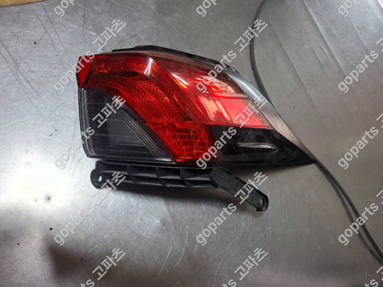 도요타 RAV4 4세대 조수석 후미등 81550-42230