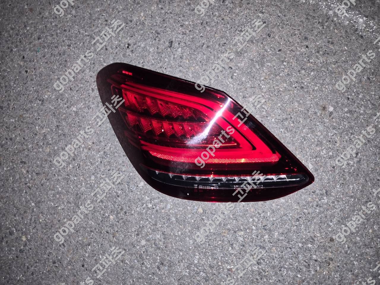 벤츠 C클래스 W205 후미등 운전석 A2059064503 중고 230,000원