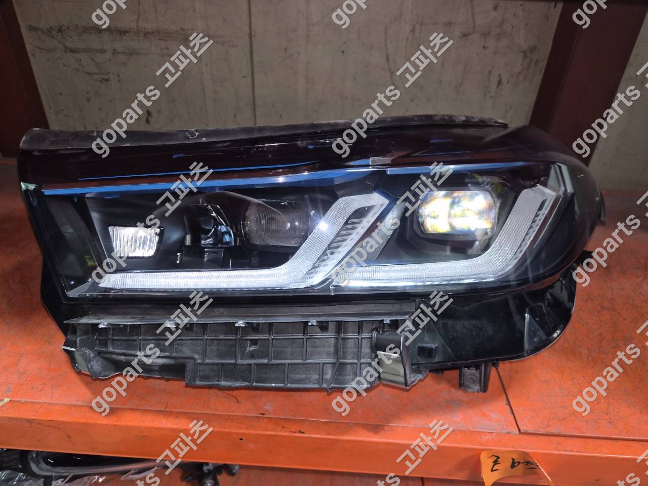 BMW 6GT G32 중고 운전석 헤드라이트 레이저 5A38905-04 600,000원