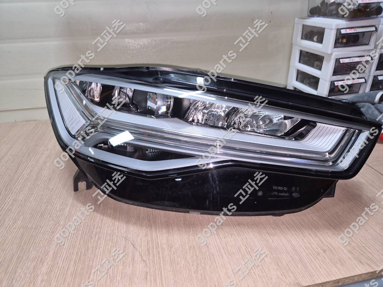 아우디 A6 헤드라이트전조등램프 4G0941034H 중고 450,000원