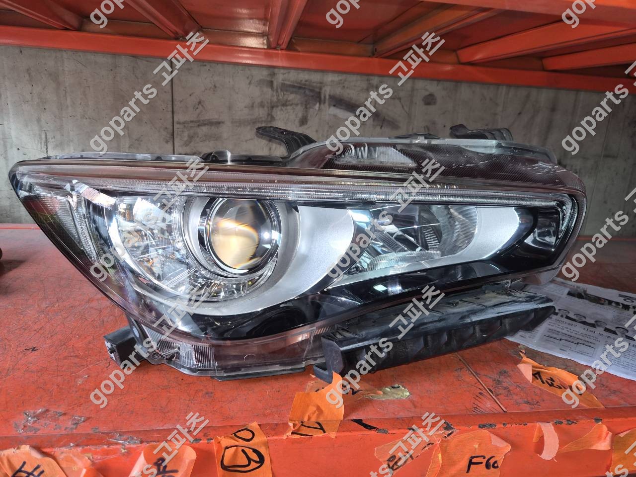 인피니티 Q50 조수석 헤드라이트 중고 상세사진 2