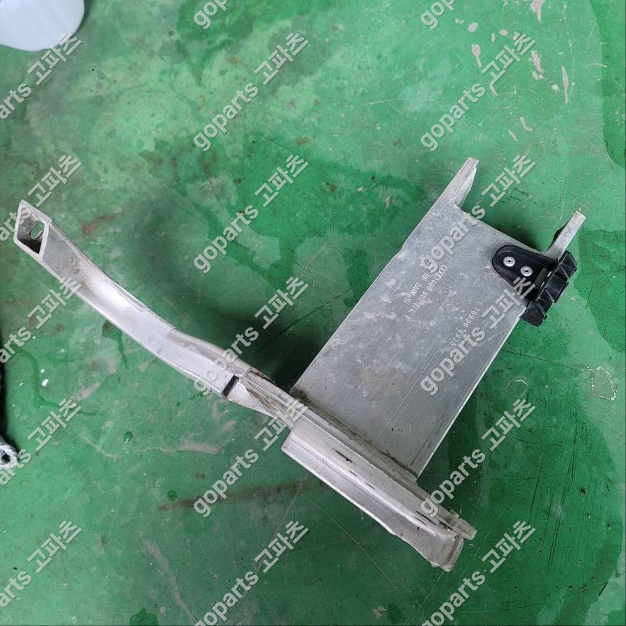 아우디 A6 C7 중고 전레일앞래일브라켓 보조레인포스먼트서브레일 70,000원