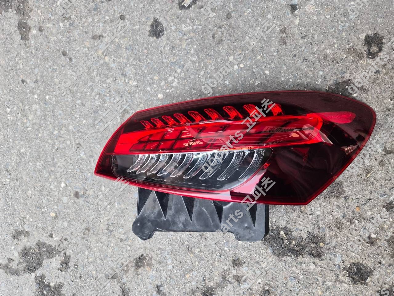 벤츠 E클래스 W213 조수석 후미등 A2139065209 상세사진 4