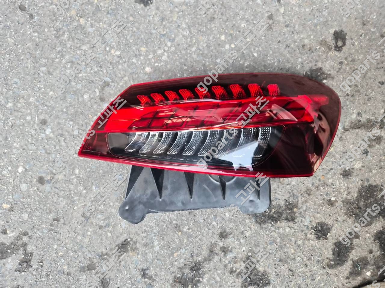 벤츠 E클래스 W213 조수석 후미등 A2139065209 중고 20만원