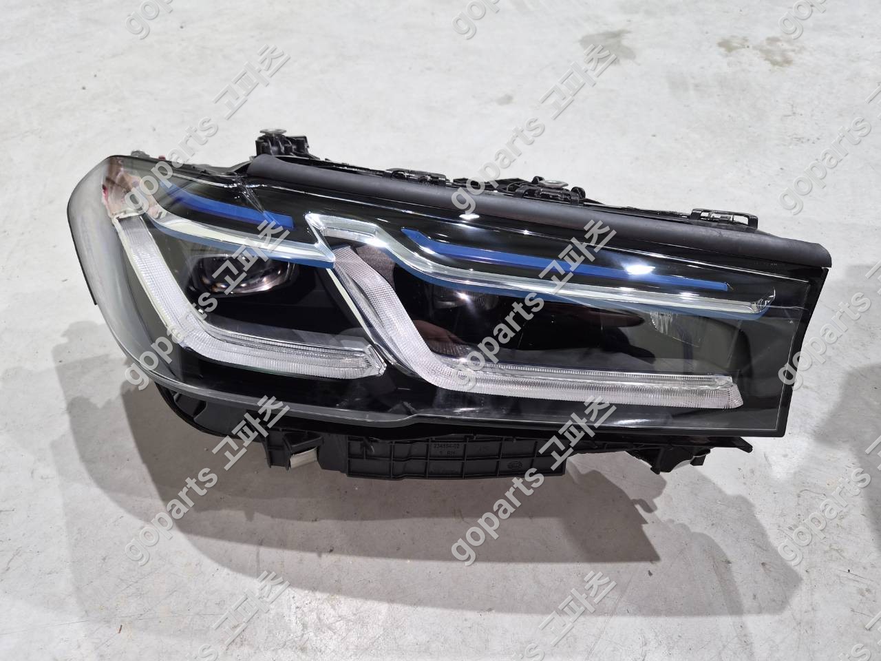 BMW 5시리즈 G30 중고 레이저 헤드라이트 조수석 5A388D6-03/04 700,000원