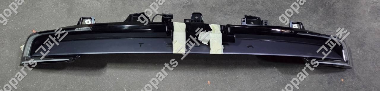 테슬라 모델 Y 트렁크등 중고 500,000원