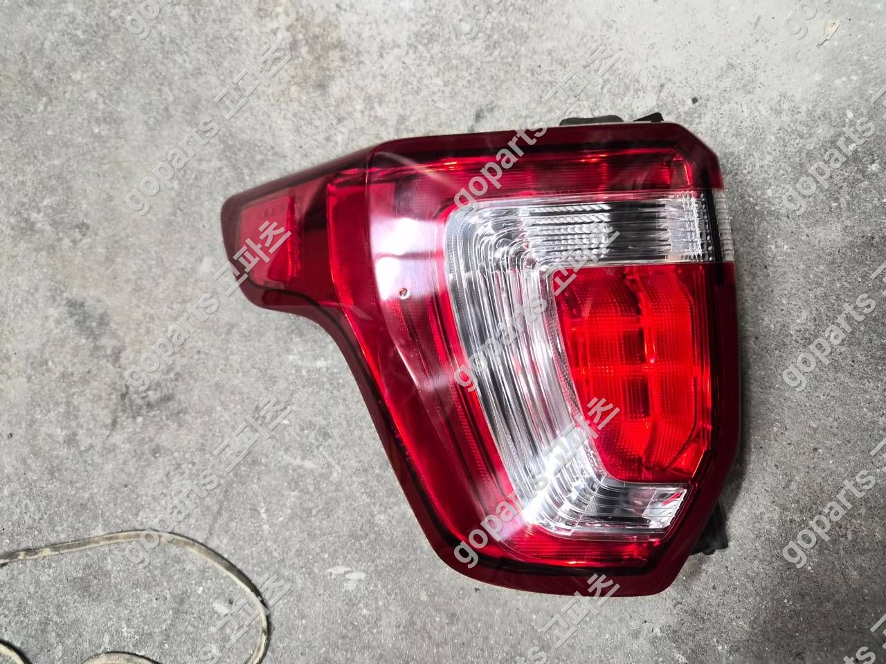 포드 익스플로러 운전석 후미등 상세사진 2