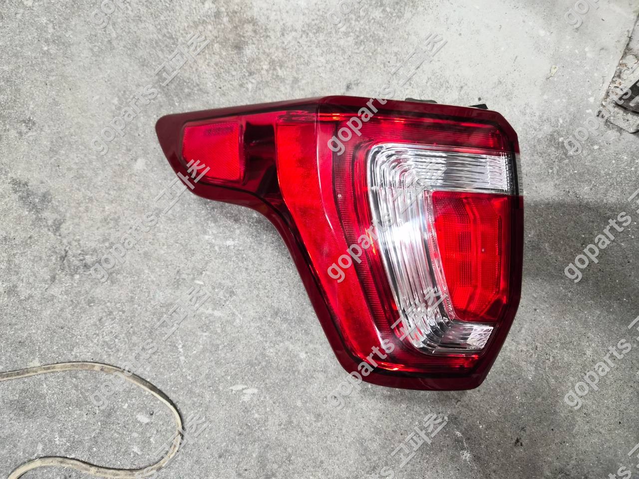 포드 익스플로러 중고 후미등 250,000원