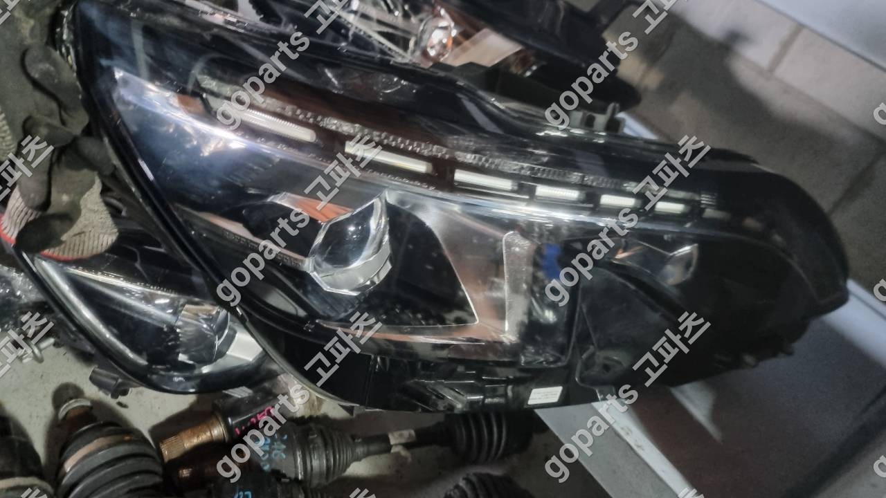 푸조 3008 5008 헤드라이트 조수석 89909534 중고 600,000원