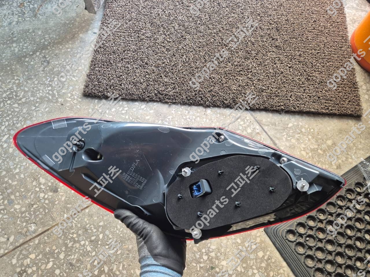 벤츠 C클래스 W205 조수석 후미등 상세사진 2