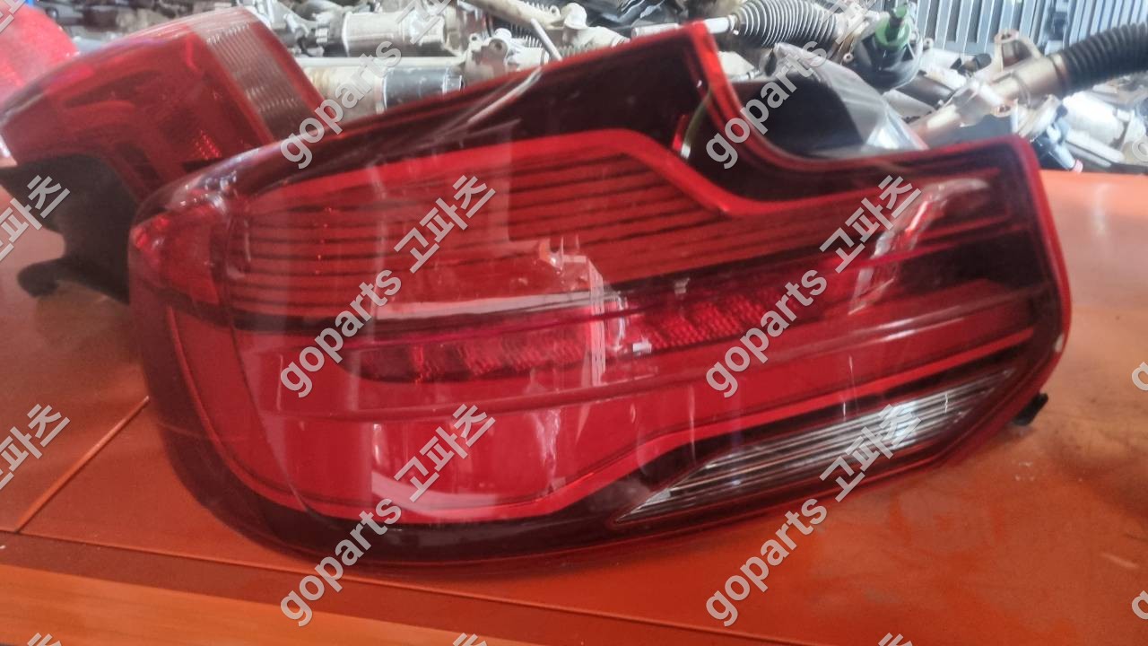 BMW 2시리즈 F22 후기형 운전석 후미등 상세사진 2