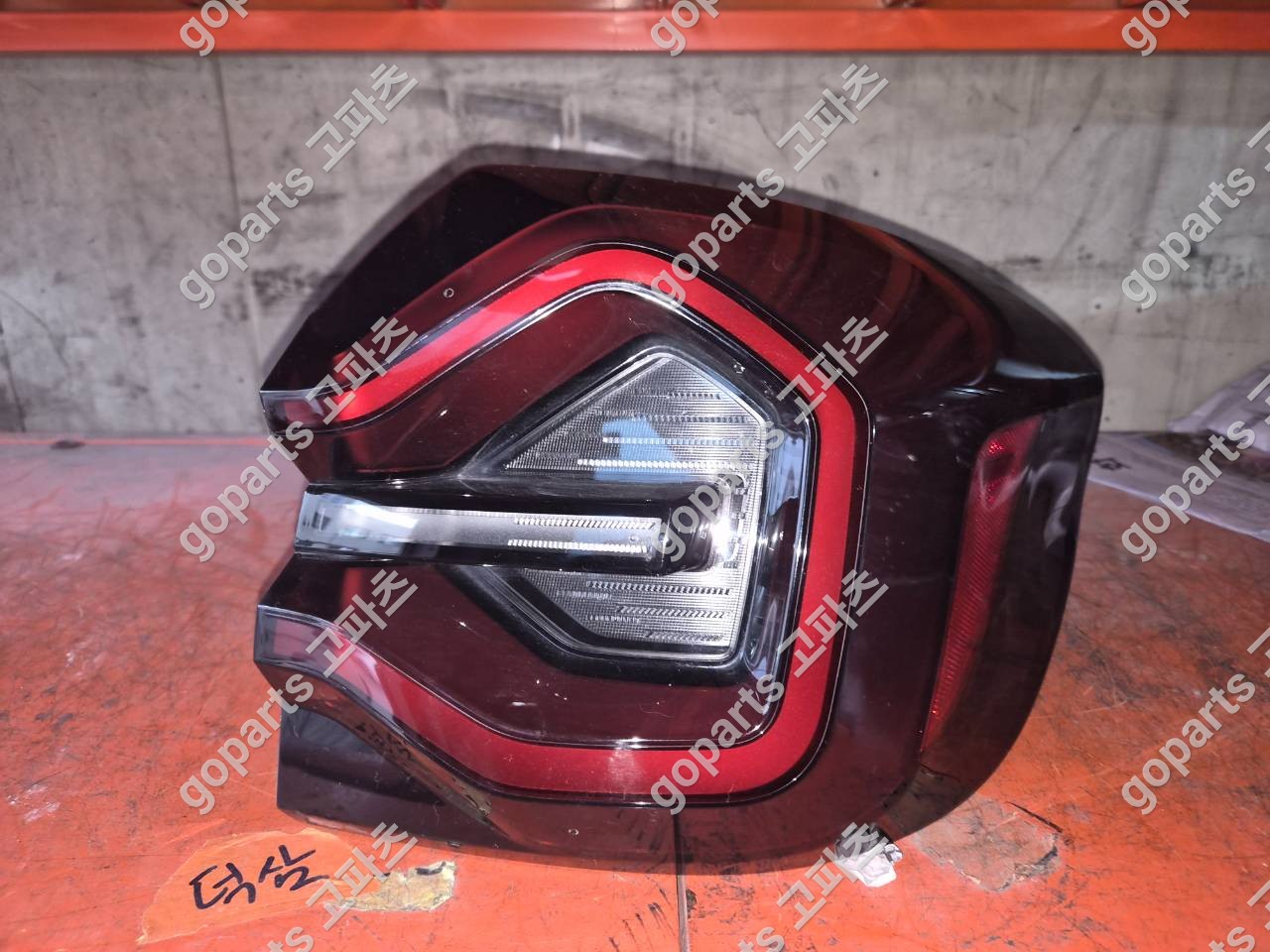 BMW X3 G01 후미등 H4946304810 250,000원 중고