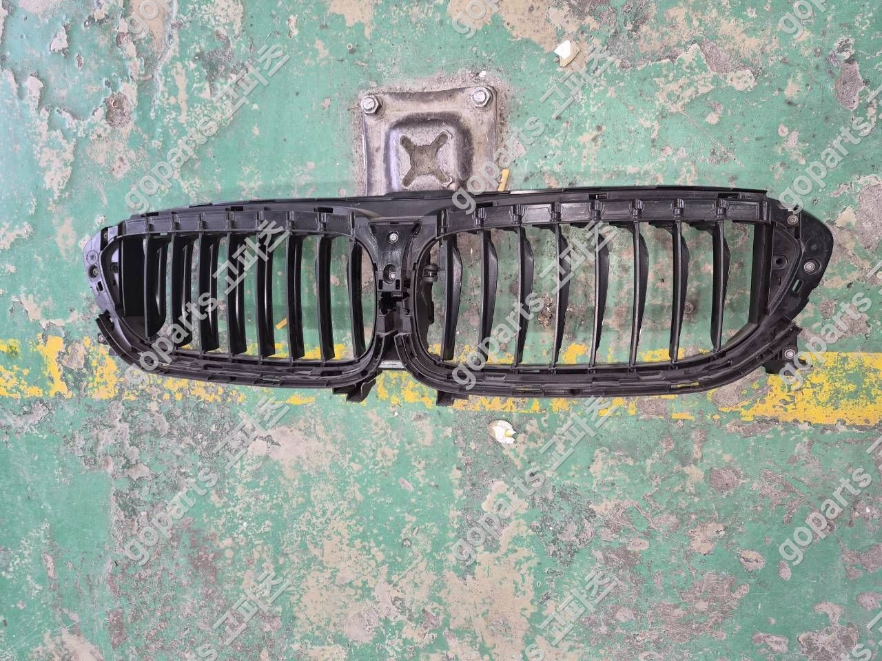 BMW 5시리즈 G30 라디에이터그릴베이스 에어덕트모터 중고 170,000원