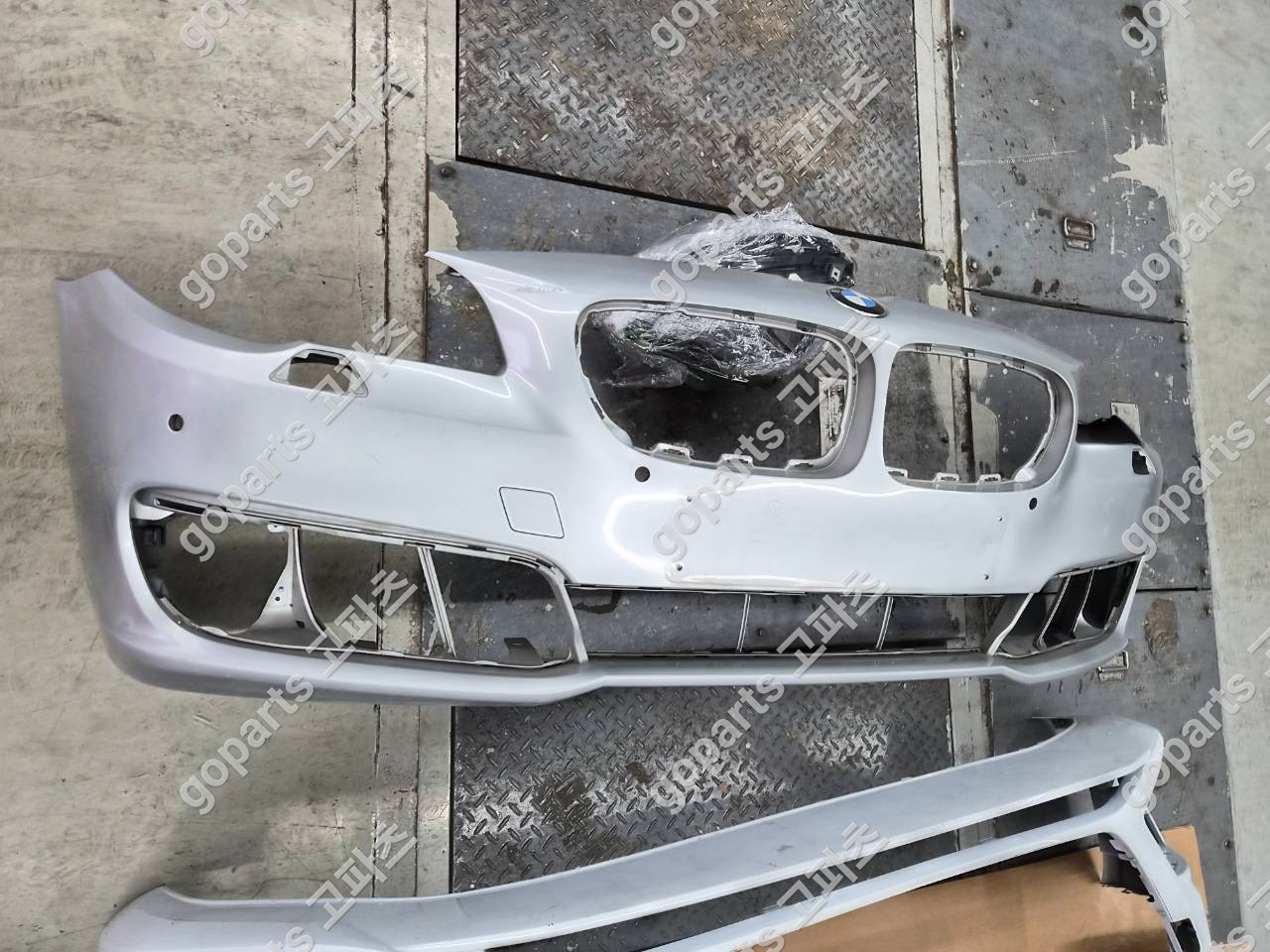 BMW 5시리즈 F10 중고 전범퍼 (일반타입) 200,000원